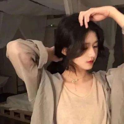 踮起脚尖靠近你